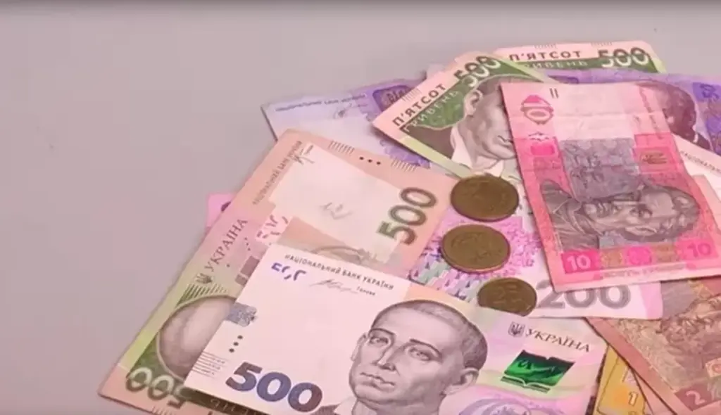 Це більше не гроші: які купюри Нацбанк виводить із обігу