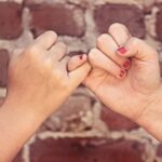 Чому ми втрачаємо друзів: 6 найпоширеніших помилок у взаєминах