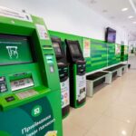 Приватбанк обмежив у банкоматах зняття готівки: які суми доступні