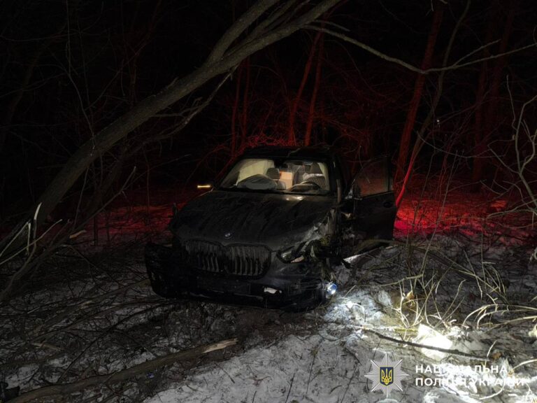 На Вінниччині дві автівки злетіли в кювет: постраждав пасажир