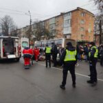 У Вінниці сміттєвоз протаранив паркан біля школи: що відомо