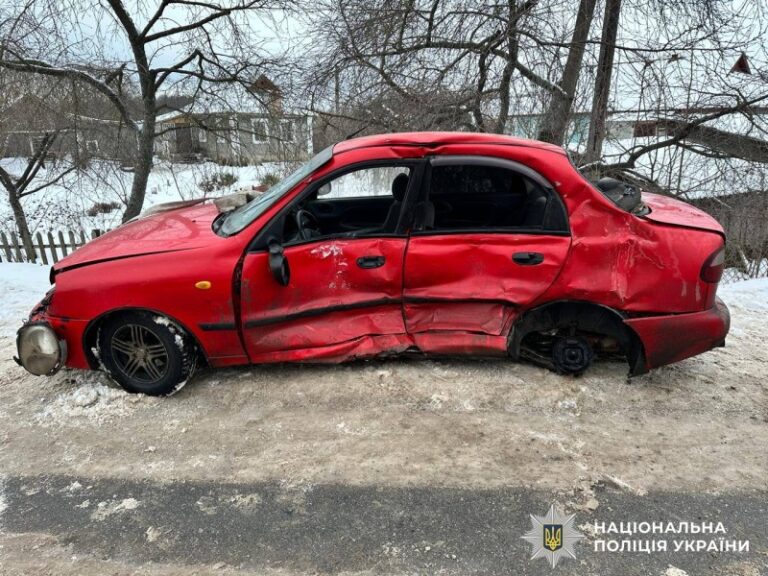 На Вінниччині трапилася автотроща: водій Daewoo травмований після ДТП