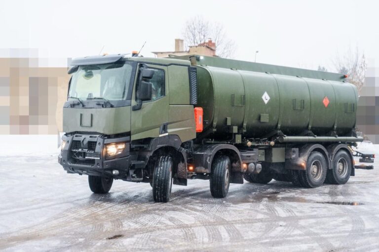 Міжрегіональний координаційний гуманітарний штаб передав підрозділу Повітряних Сил ЗСУ три сучасні паливозаправники