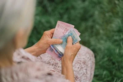 Мінімальна пенсія може зрости до 6 000 гривень: що відомо