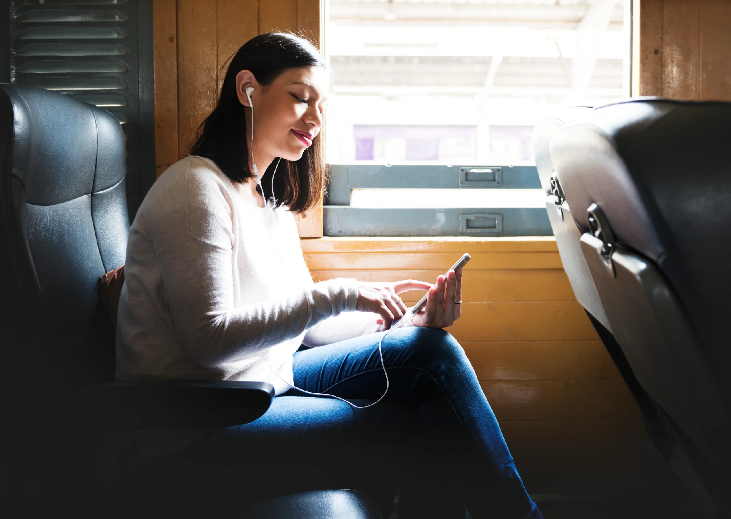 Укрзалізниця запускає платний Wi-Fi у поїздах: скільки коштує доступ та як користуватися