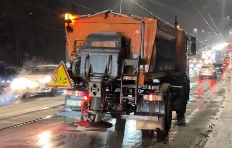 Вінниця готується до небезпеки на дорогах: що роблять комунальні служби для безпеки містян