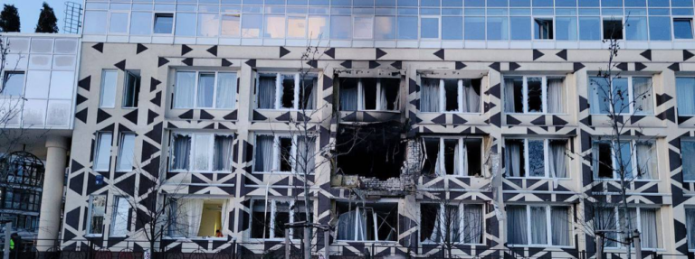 РФ вночі атакувала Київ та область: є загиблі та руйнування, горів медзаклад