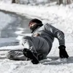 Травма через ожеледицю: що робити та хто відповідатиме за шкоду