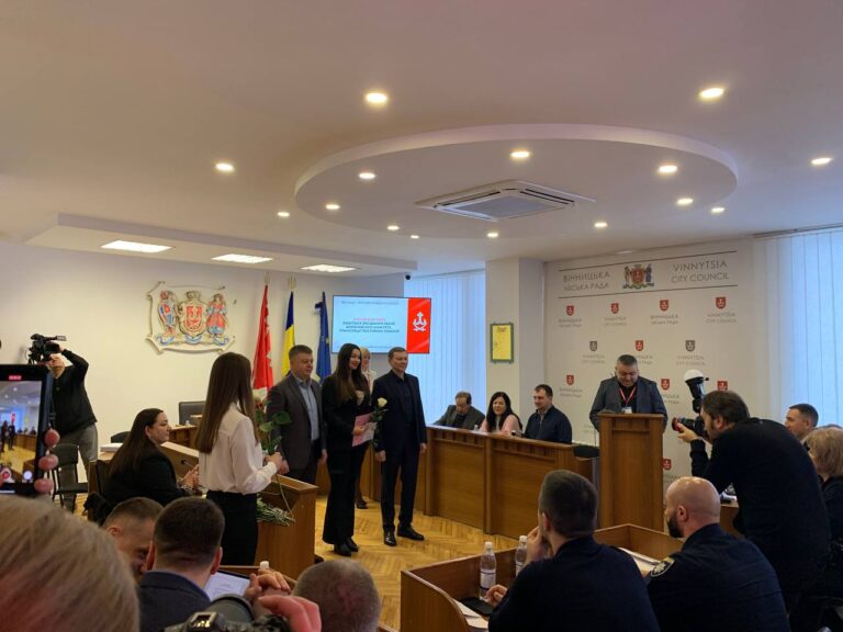 У Вінниці привітали батьків, які народили малюків на Різдво та Новий рік