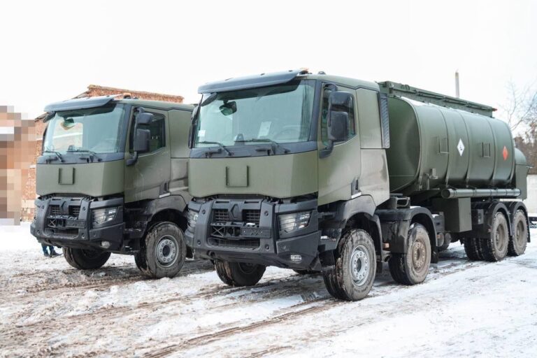 Міжрегіональний координаційний гуманітарний штаб передав два паливозаправники 59-й ОШБр імені Якова Гандзюка