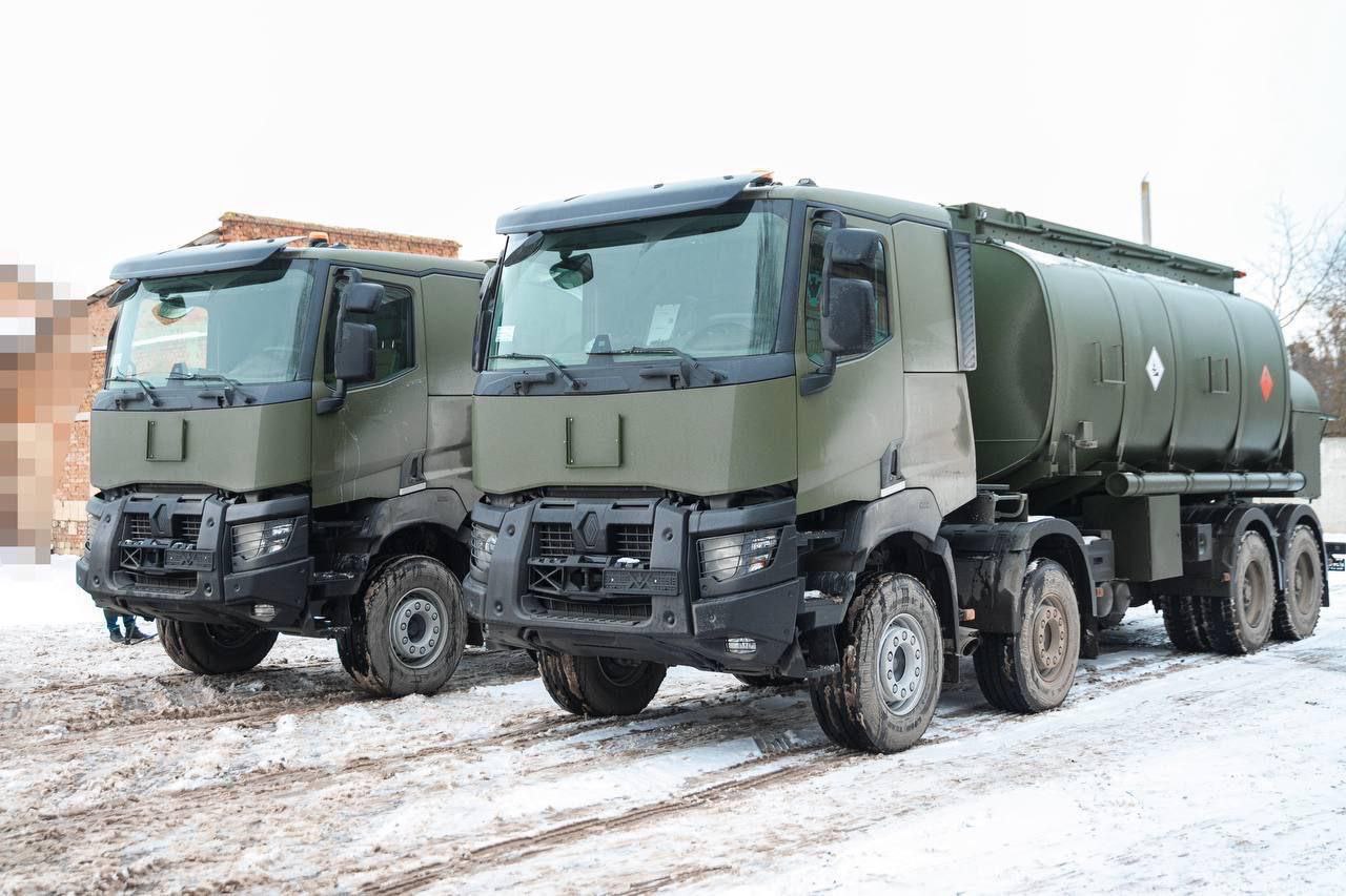 Міжрегіональний координаційний гуманітарний штаб передав два паливозаправники 59-й ОШБр імені Якова Гандзюка