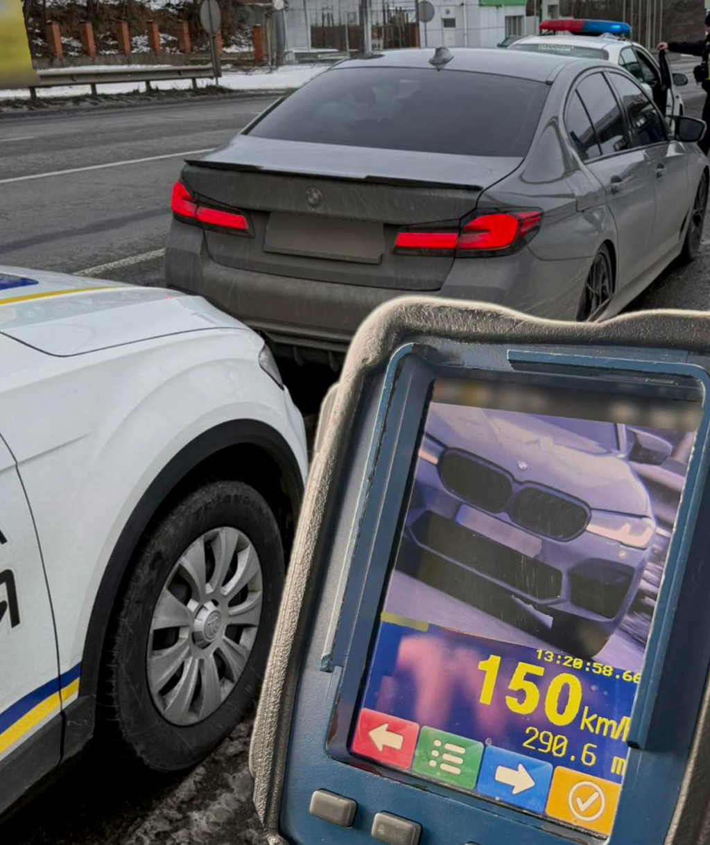 Нічні перегони в селі: на Вінниччині водій BMW тікав від патрульних