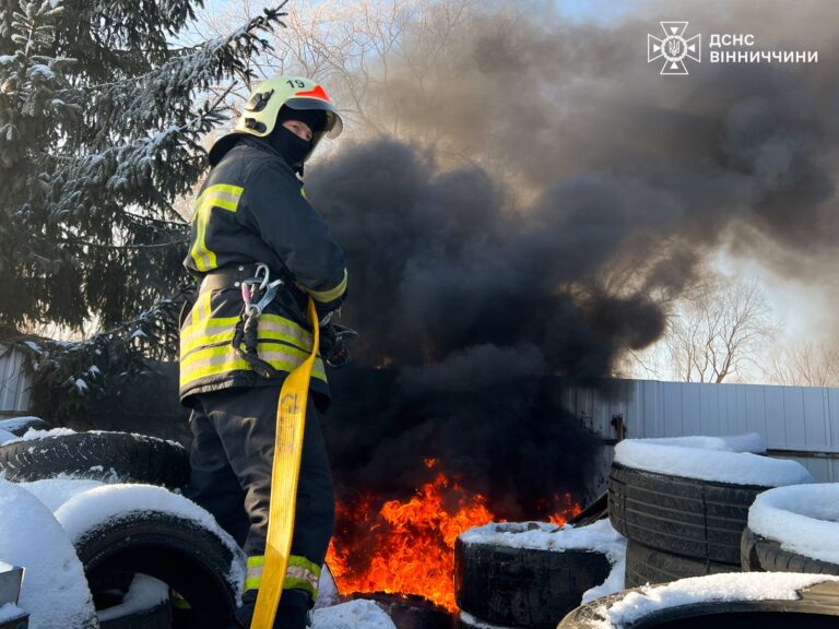 На Вінниччині рятувальники гасили будинки, господарчі споруди та сміттєзвалища