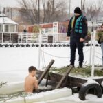 Водохреще у Вінниці: як містяни занурювалися у воду (ФОТО)