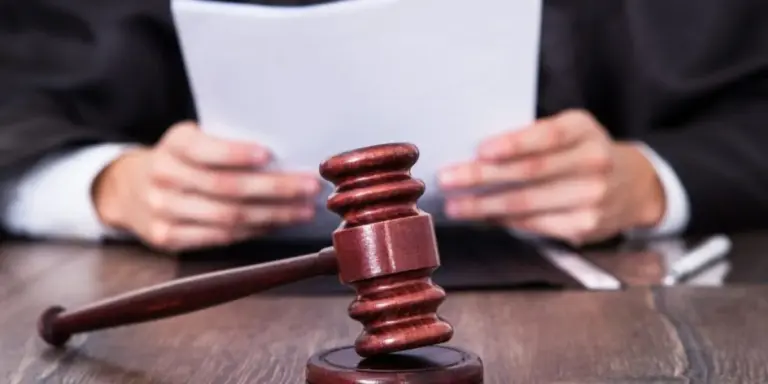 Мав статевий акт із 15-річною падчеркою: на Вінниччині суд виніс вирок чоловіку