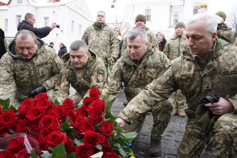 День Соборності України 22 січня: як Вінниця вшанувала загиблих Героїв (ФОТО)