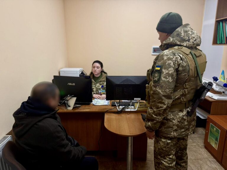 На Вінниччині таджик хотів «купити» в’їзд племінника в Україну