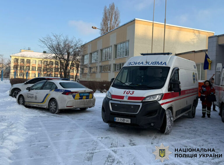 У столичній школі учень з ножем напав на вчительку та однокласника