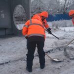 Праця на морозі: як вінницькі дорожники борються зі снігом і ожеледицею
