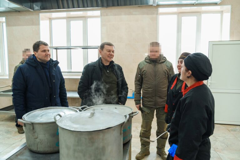 Вінницький міський голова оглянув відновлене приміщення військової частини