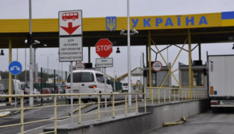 Тимчасові обмеження на кордоні з Молдовою: транспорт не пропускають