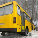 Рейсовий автобус з’їхав у кювет на Вінниччині: водій і пасажирка травмовані