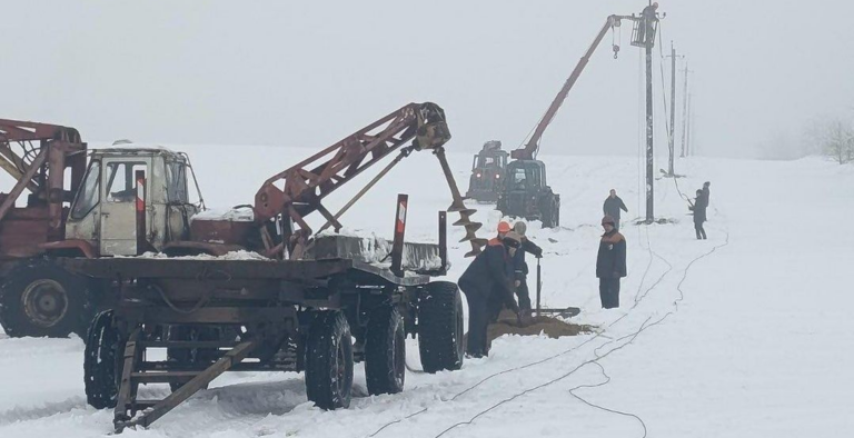 Енергетики четверту добу борються з наслідками негоди на Вінниччині