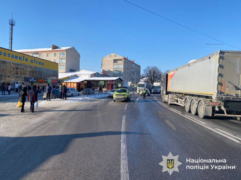 ДТП зі службовим авто поліції сталася у Літині
