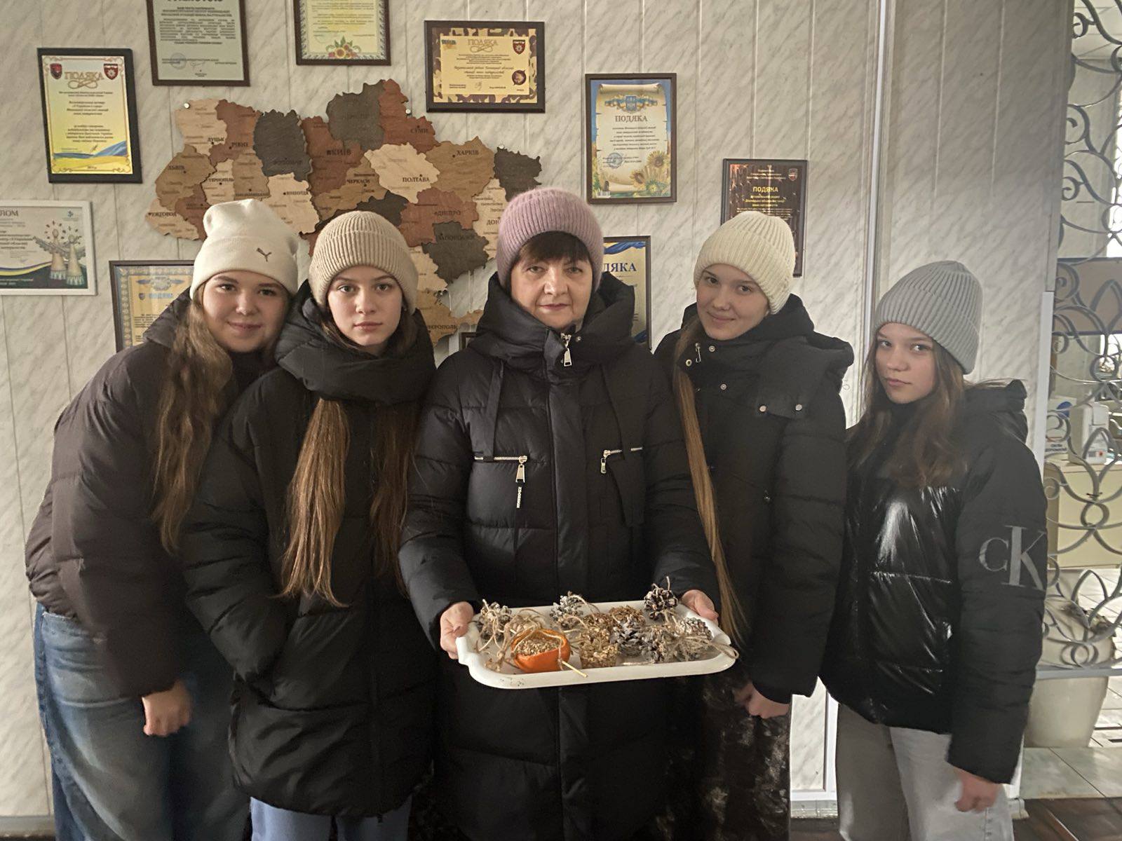 Юні натуралісти Вінниці допомагають птахам пережити випробування зимою