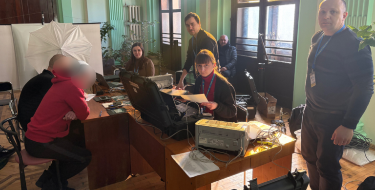 Перші кроки після полону: як у Вінниці оформлюють паспорти Захисникам України