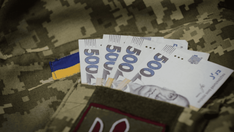 Рідна мати залишила звільненого з полону сина без копійки та даху над головою