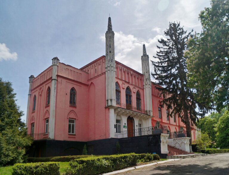 На Вінниччині зберігся унікальний неоготичний палац XIX століття (ФОТО)