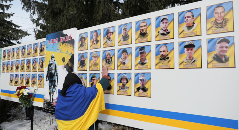 У Крижополі відкрили Алею Надії з портретами зниклих безвісті земляків (ФОТО)