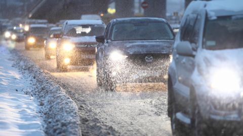 Негода суне на Вінниччину: водіїв і пішоходів закликають бути обережними