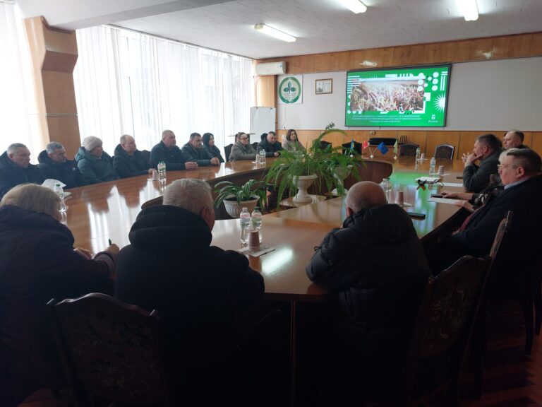 Безпечні обробки полів і захист бджіл: у Вінниці провели семінар
