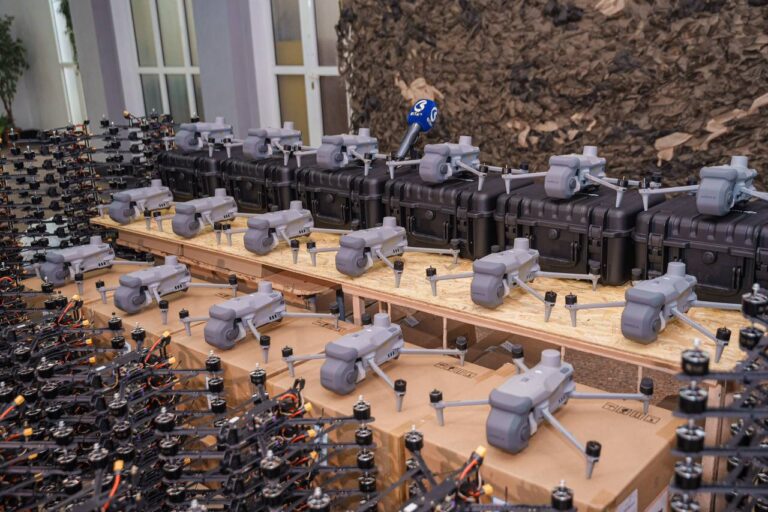 Міжрегіональний координаційний гуманітарний штаб передав 3-й штурмовій та 120-й бригадам FPV-дрони, Matrice 4-E та маску