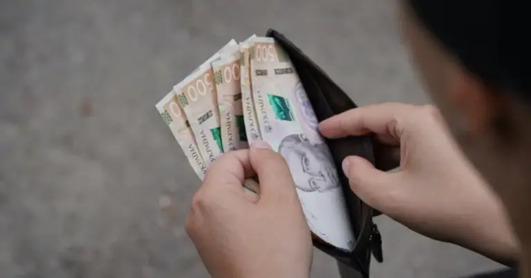 Межа бідності для працівника та пенсіонера: на яку суму можна прожити в Україні