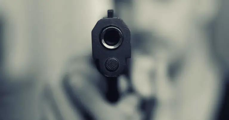 Поліція розшукує озброєного чоловіка, який стріляв у бік представників ТЦК
