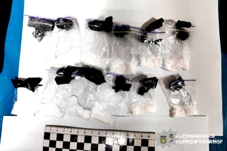 На Вінниччині поліція затримала чотирьох наркозбувачів