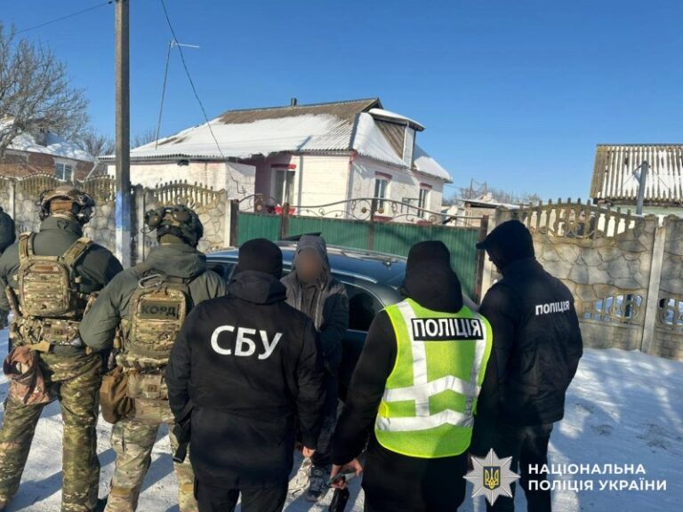 На Вінниччині затримали продавця автоматів і боєприпасів