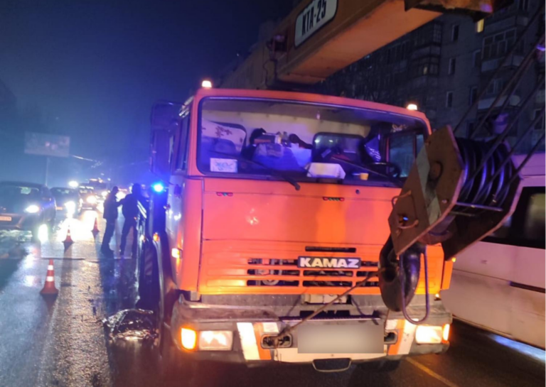 Смертельна ДТП у Вінниці: автокран збив пішохода