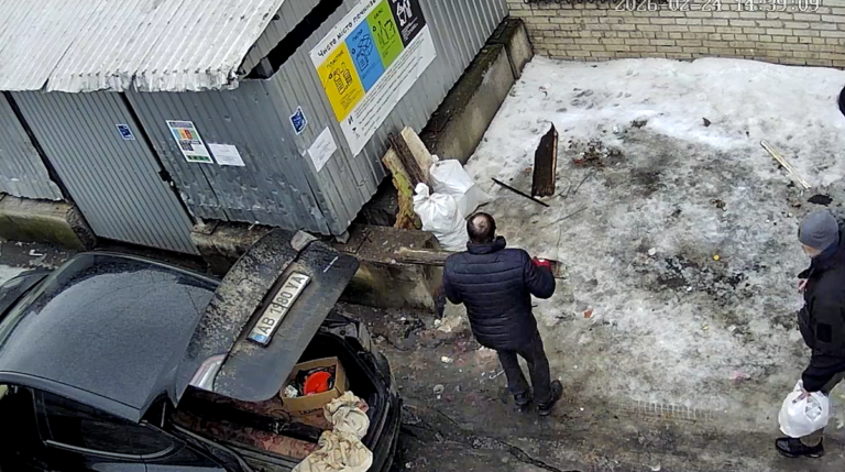 Вінничанин попався на «гарячому»: будівельні відходи викинув на контейнерний майданчик