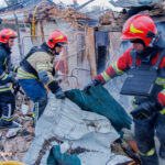 ДСНС Вінниччини продовжують ліквідовувати наслідки ворожого обстрілу Вінниці