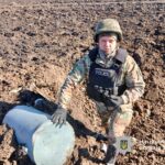 Після атаки на Вінниччину виявляють уламки ракет і дронів у дворах та полях (ФОТО)