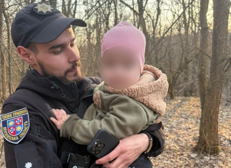 Зник і заснув у лісі: на Вінниччині знайшли дворічного хлопчика