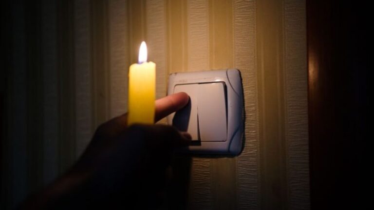 По всій Україні терміново запроваджують графіки відключення електроенергії: що трапилося