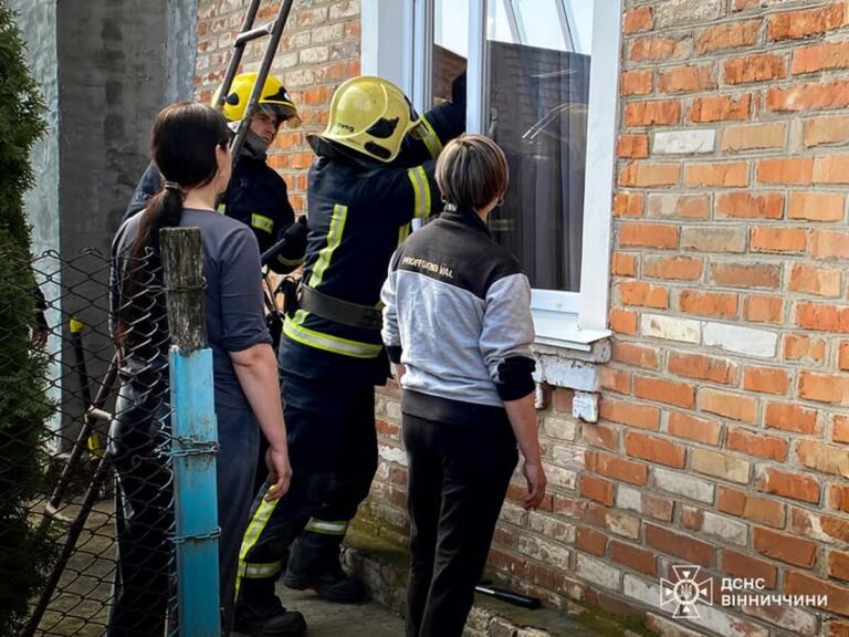 В Іллінцях і Ладижині рятували замкнених мешканців: що трапилося