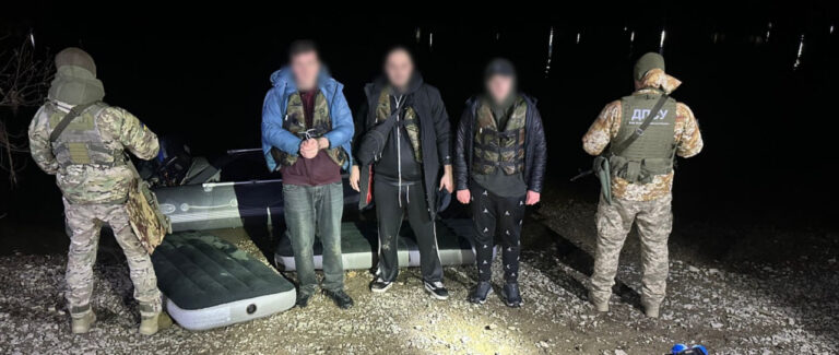 «Подорож» через Дністер: чоловіки на матрацах намагалися втекти до Молдови