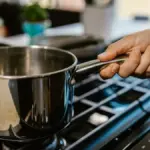 Українка побила колишнього каструлею: суд призначив їй 850 грн штрафу