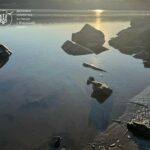Екологічна тривога на Дністрі: масляні сліди зафіксували біля міського пляжу Могилева-Подільського